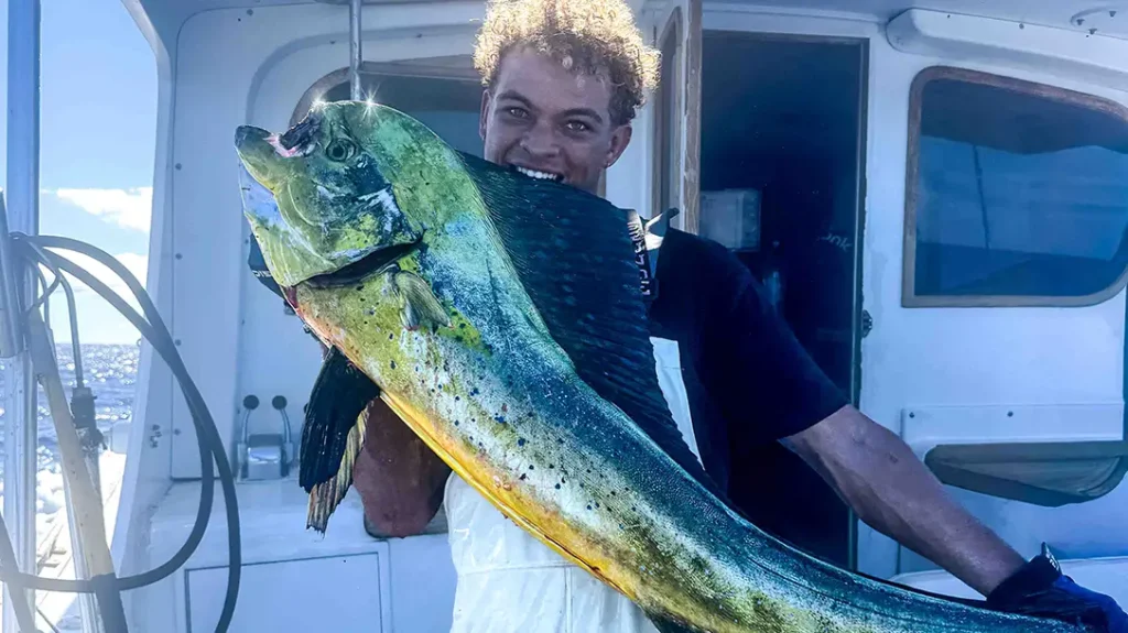 Sportfishing in Hawai’i has limits on fish size.